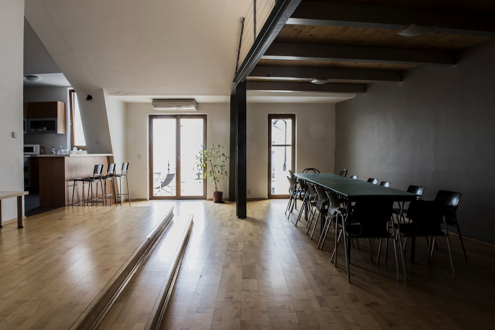 Hostel Eleven 24/48