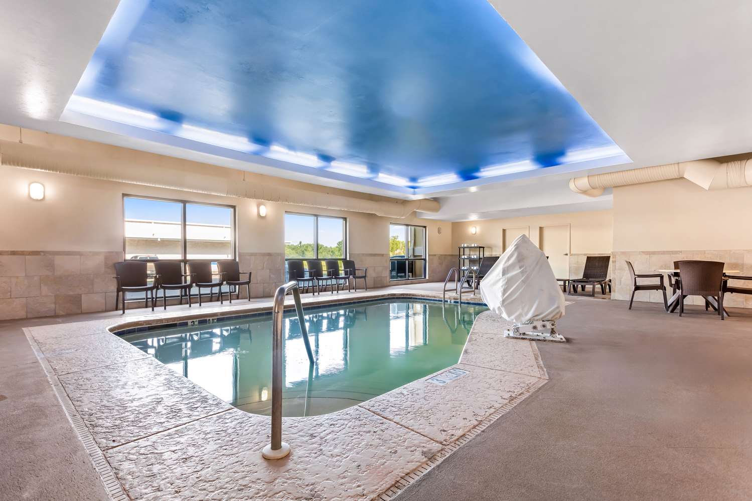 Comfort Suites Gulfport Central, MS 23/49