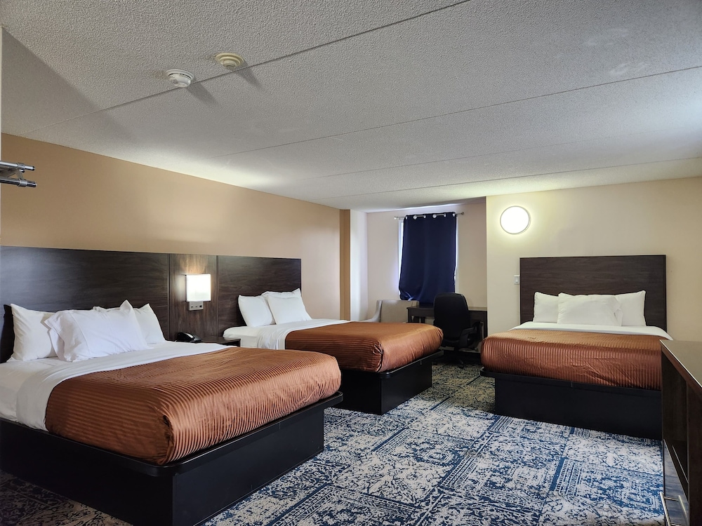 Family Suite, Multiple Beds, Private Bathroom