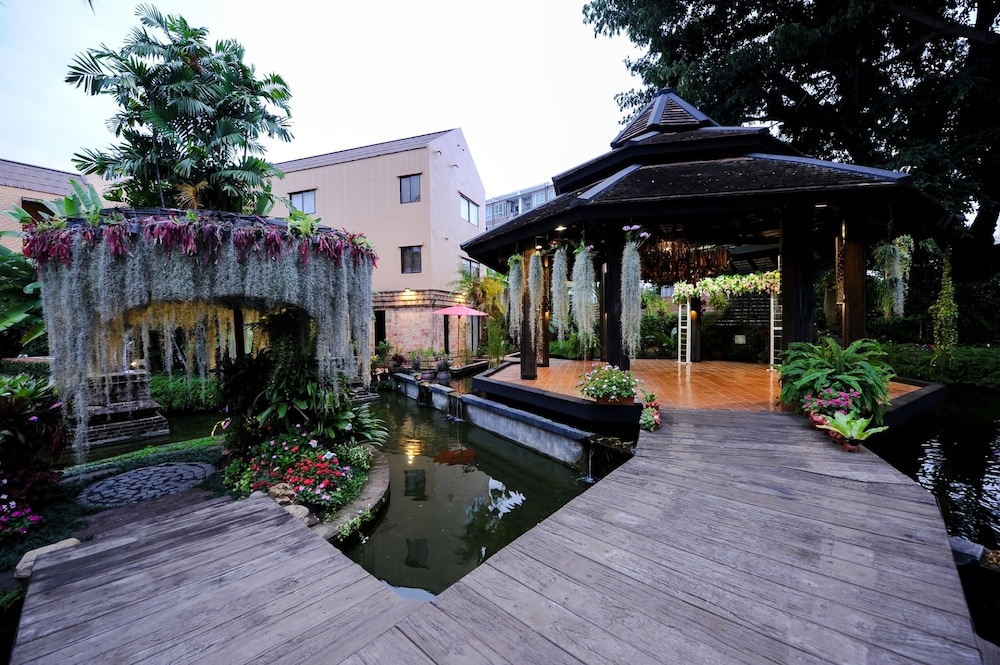 Holiday Garden Hotel And Resort 31/49