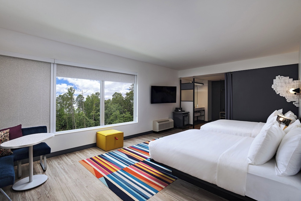 Aloft, 2 Queen Beds