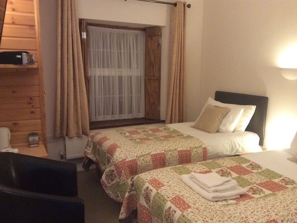 Yello, Luxury, Twin Beds