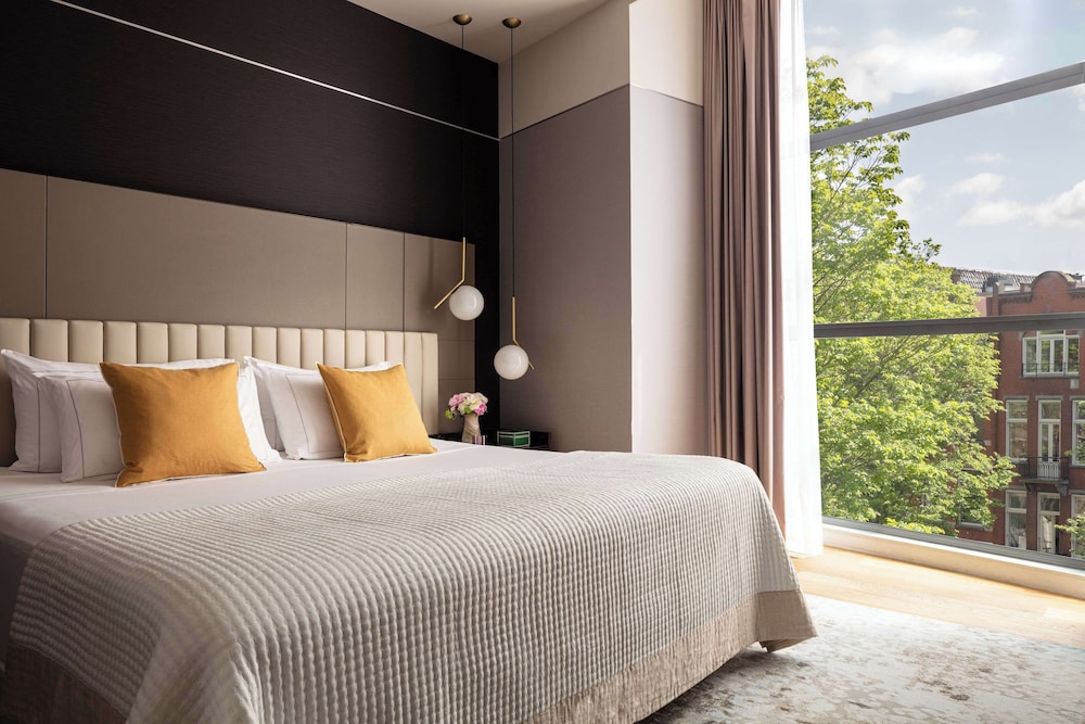 SUITE, CANAL VIEW