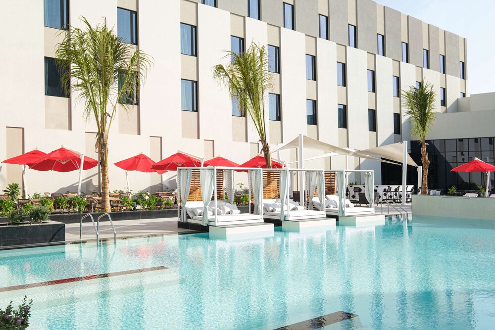 Maani Muscat Hotel & Suites 3/59