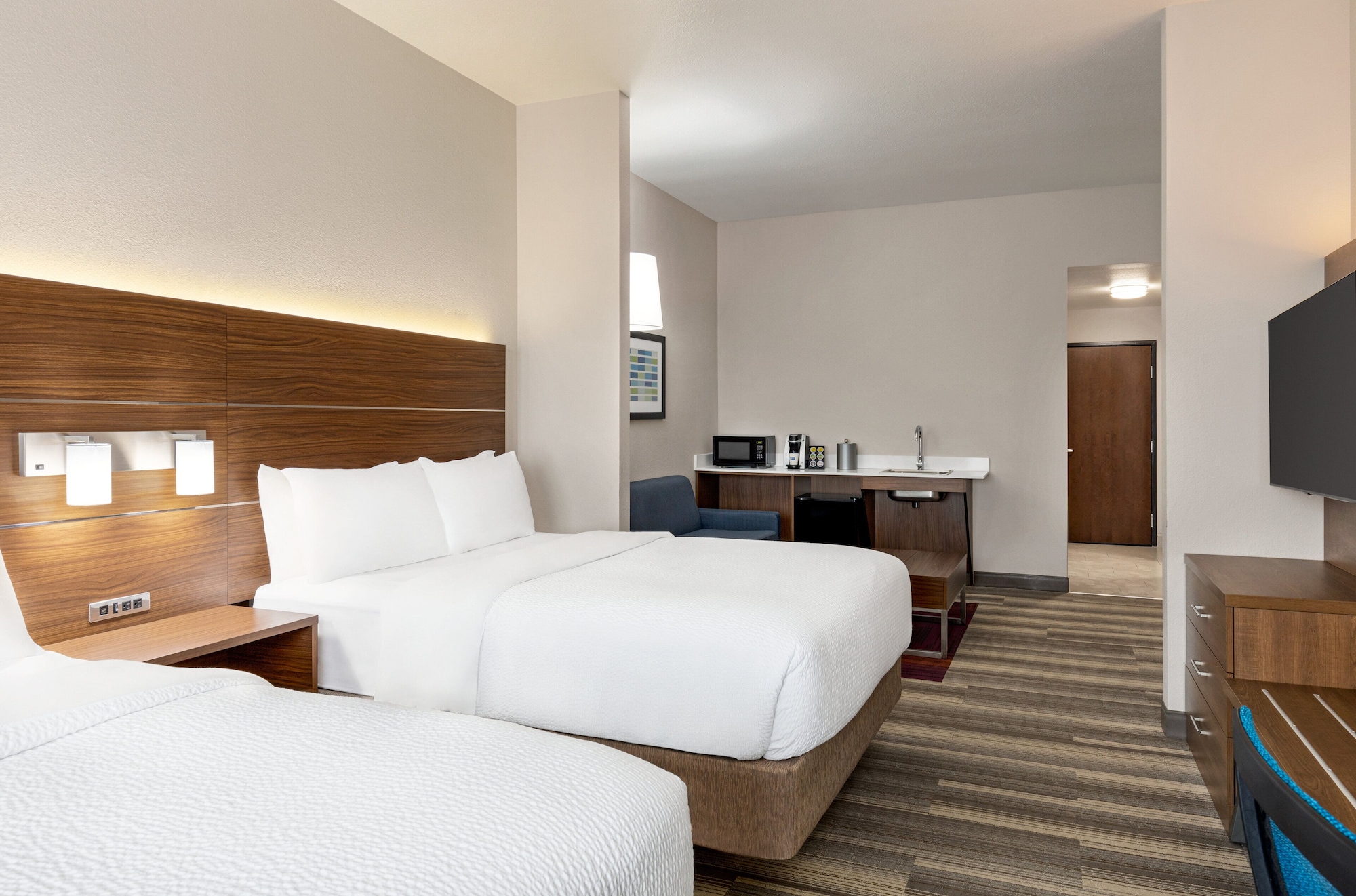 Suite, 2 Queen Beds, Accessible