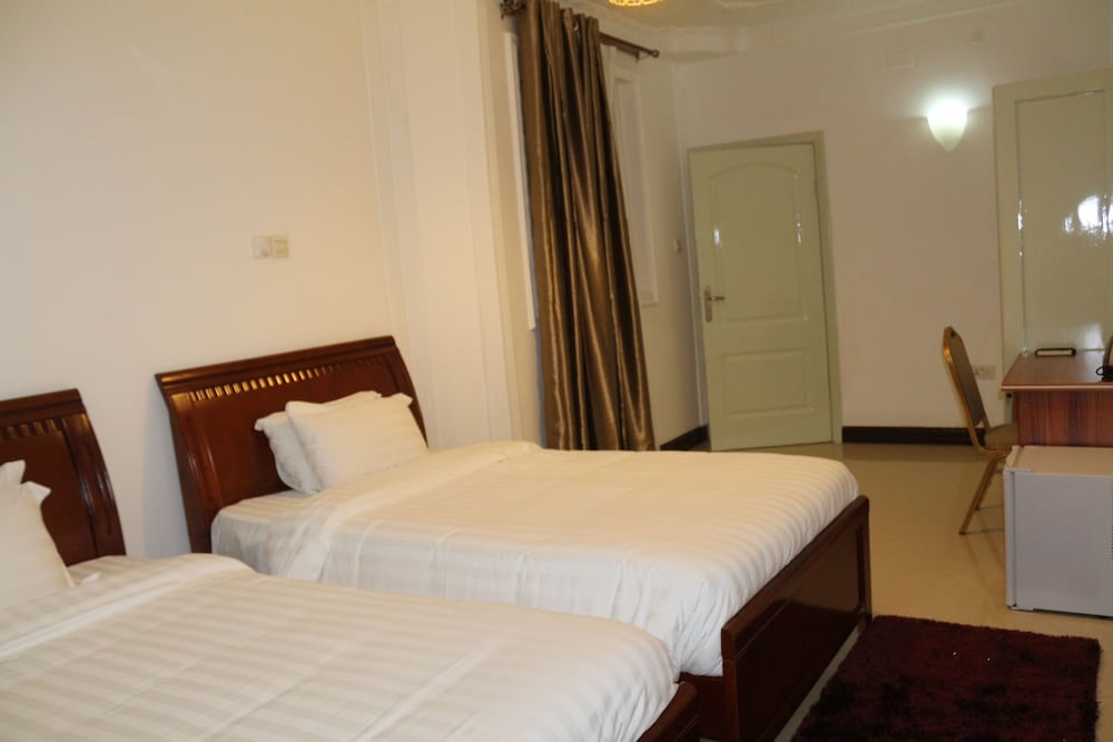 2 BEDROOMS, DELUXE, TWIN BEDS