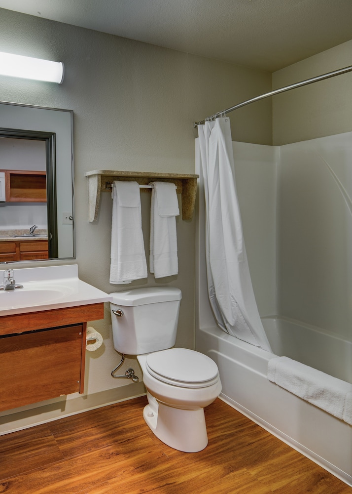WoodSpring Suites Columbus NE I-270 Airport 16/38