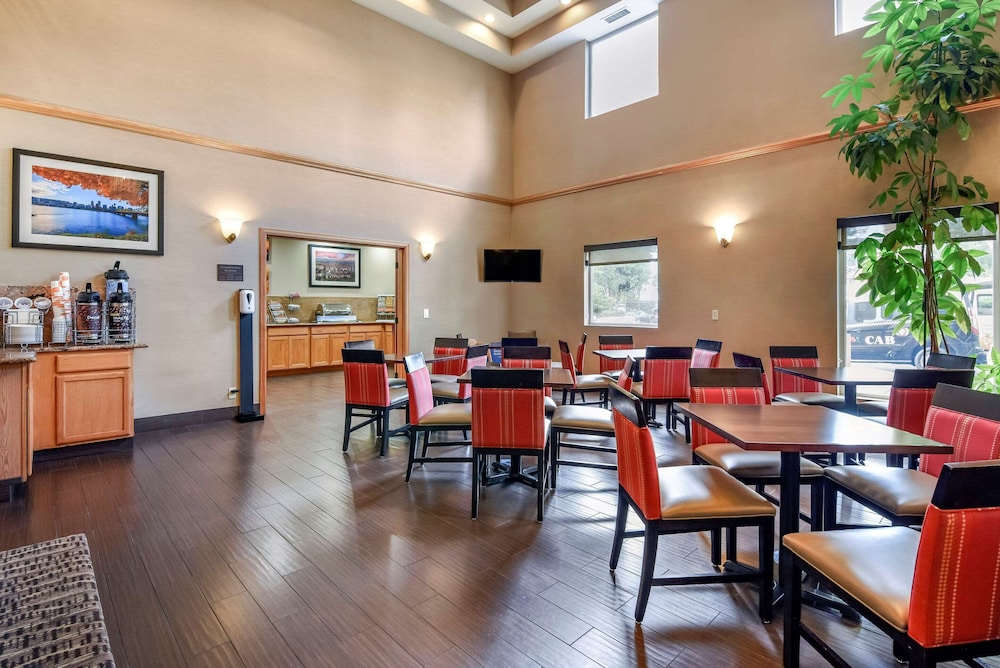 Comfort Suites Portland Airport 27/39