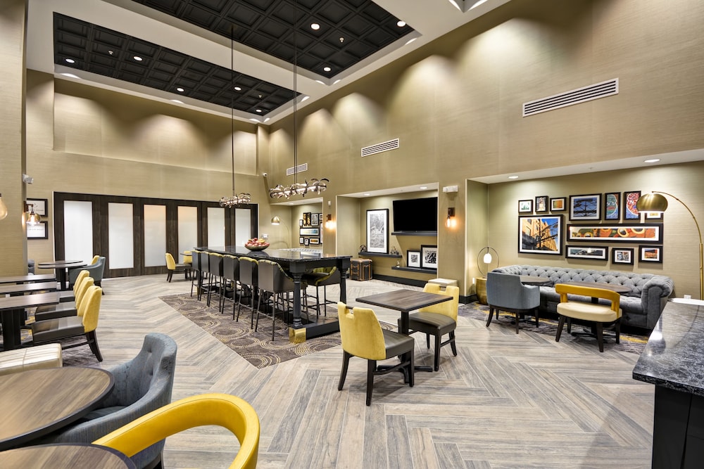 Hampton Inn Suites Detroit Warren 37/49