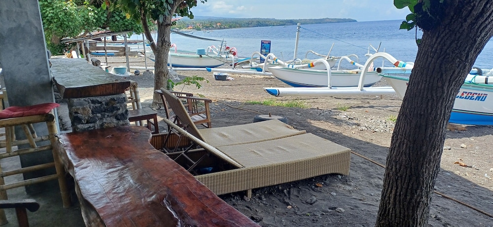 Amed Sari Beach Guesthouse 32/50