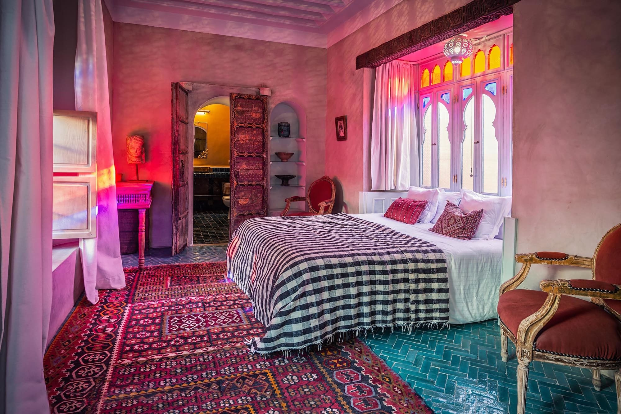 DELUXE, DOUBLE BED
