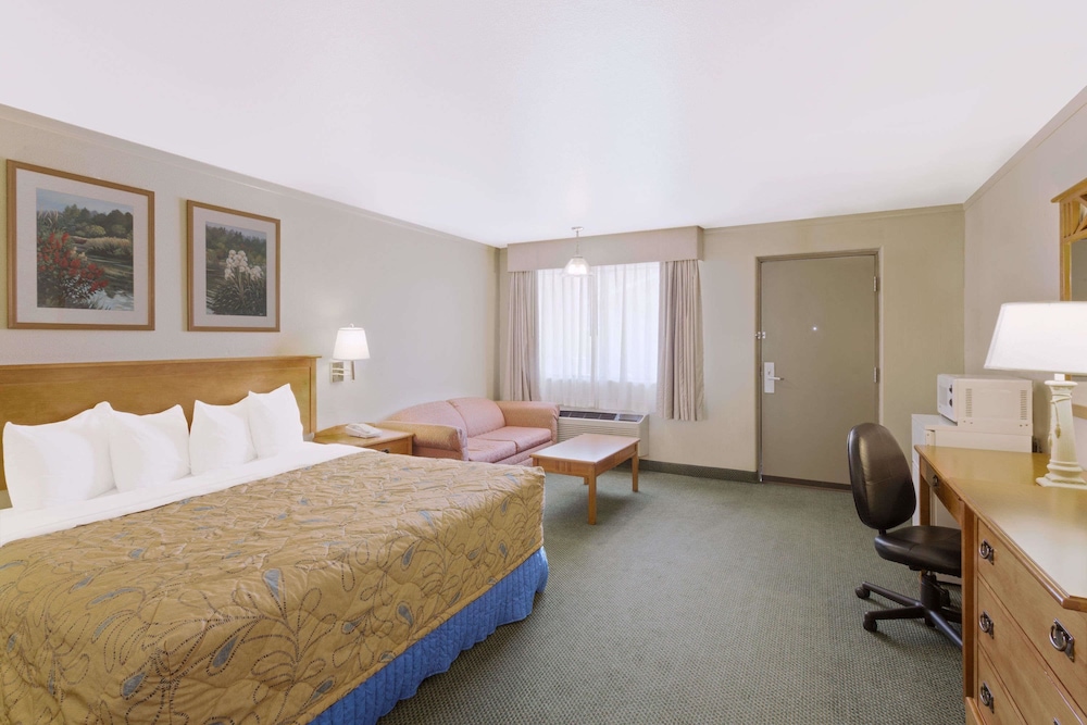 Days Inn Provo 5/25