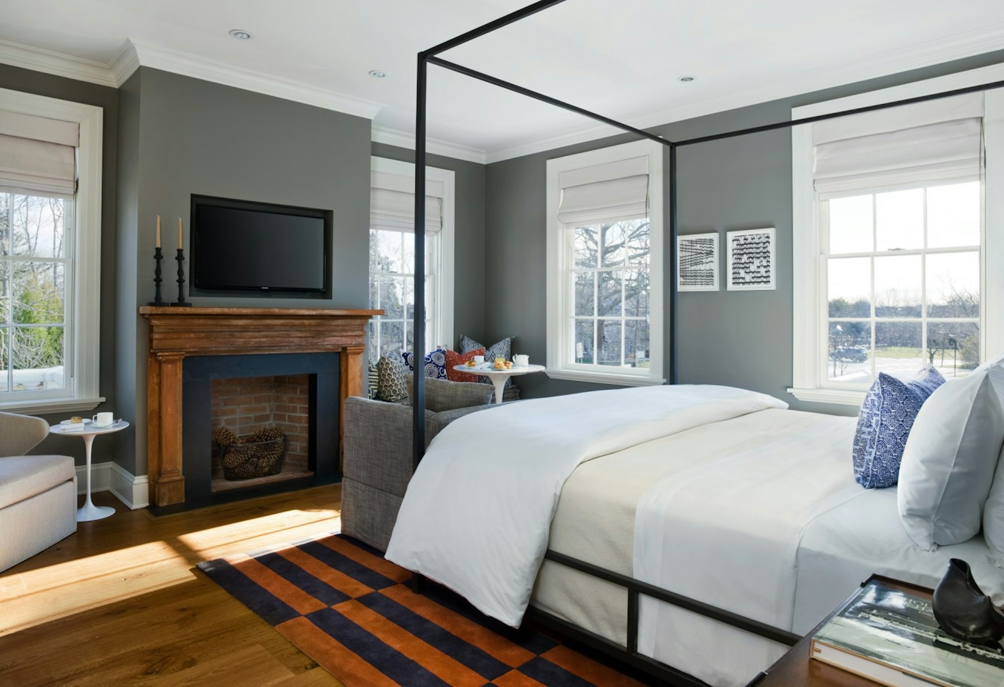 House, King Bed
