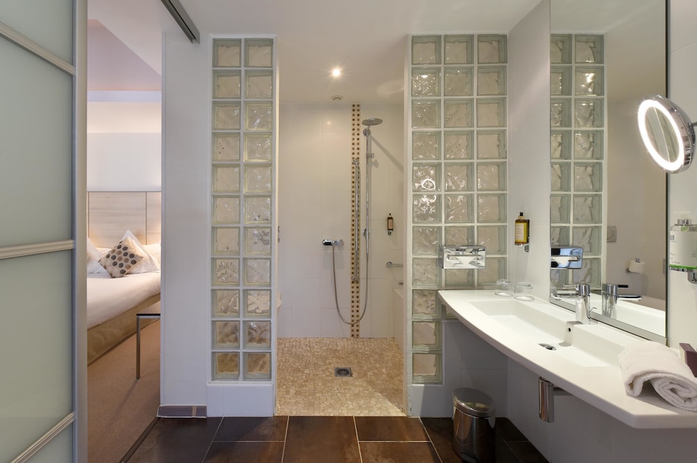 Best Western Plus La Corniche 25/45