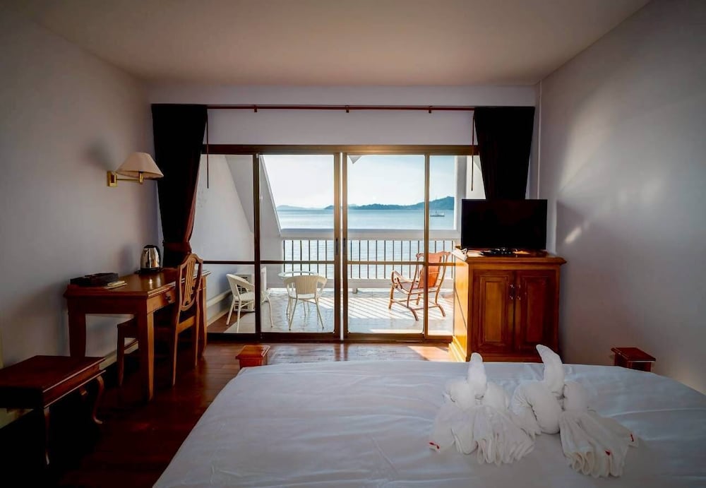 Jansom Beach Resort 23/67