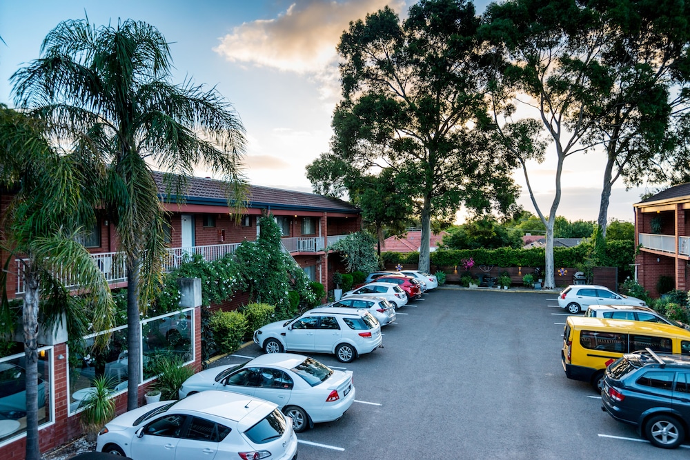 Adelaide Granada Motor Inn 55/65