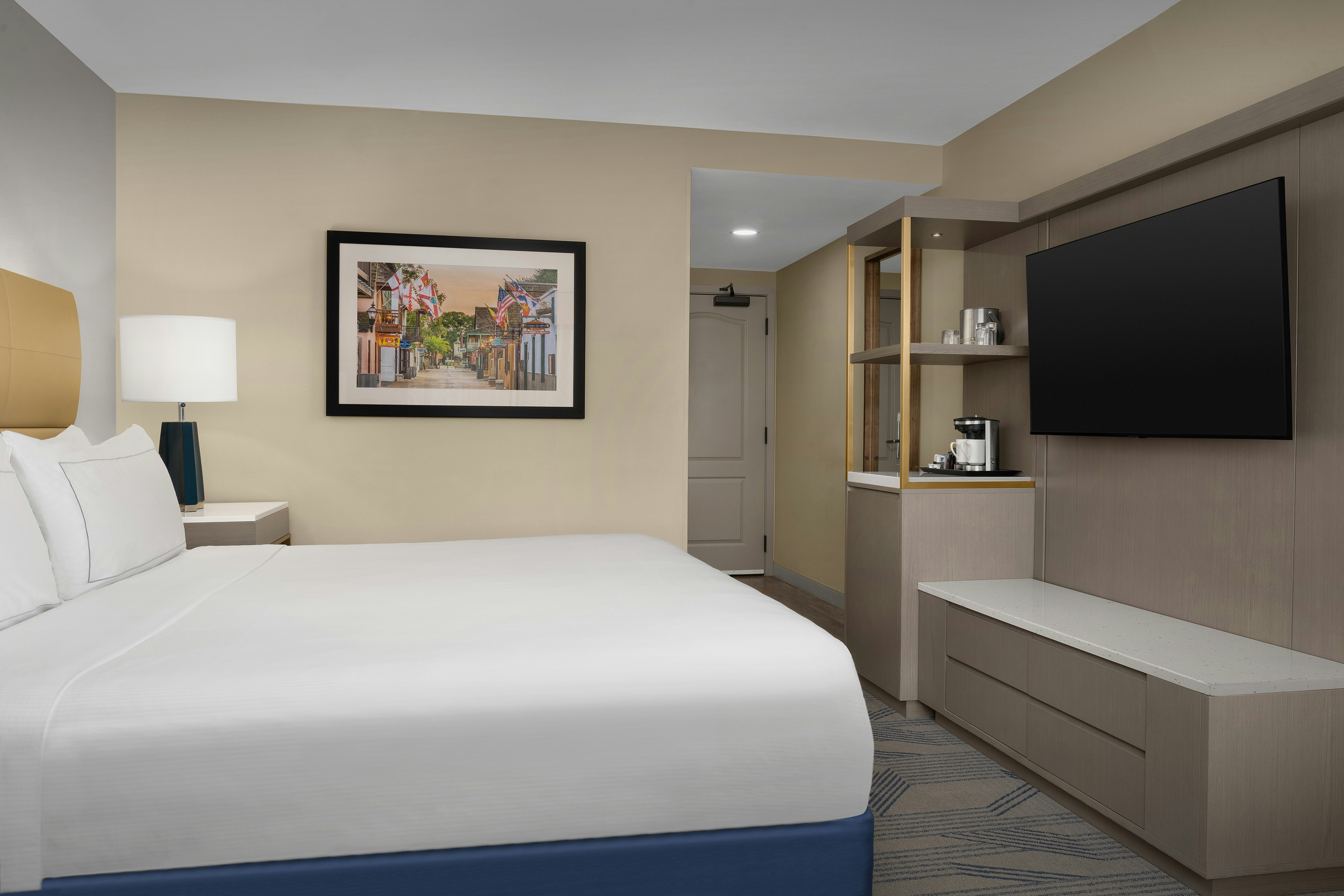 ROOM, KING BED