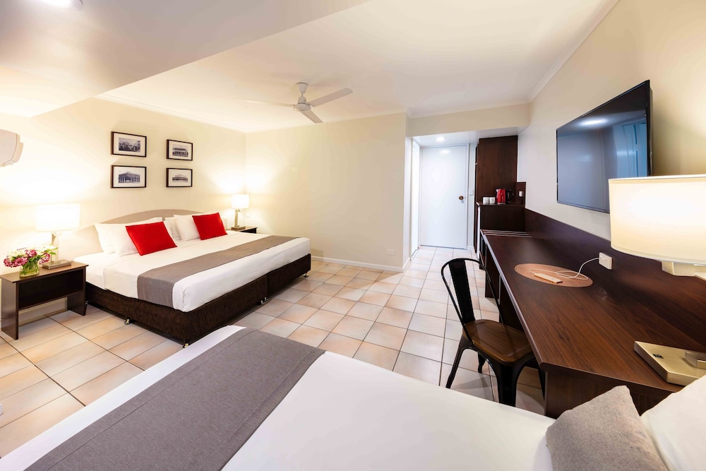 Hides Hotel Cairns 26/39