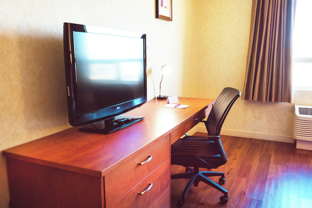 Rosslyn Inn & Suites, SureStay Collection by Best Western 40/48