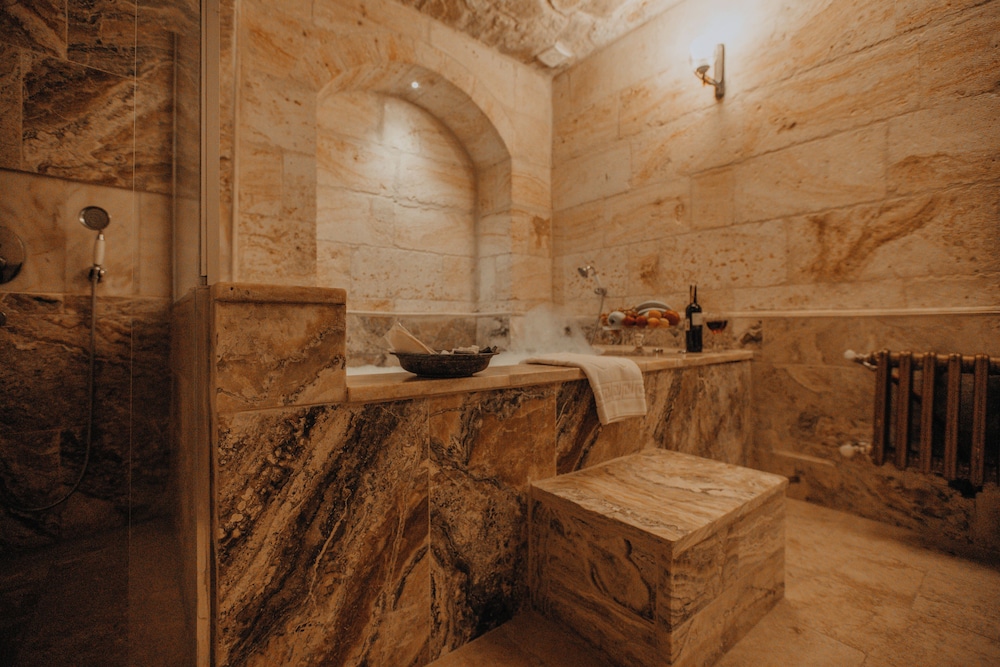 Serenus Cave Suites 26/50