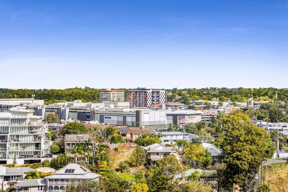 Essence Suites Taringa 4/60
