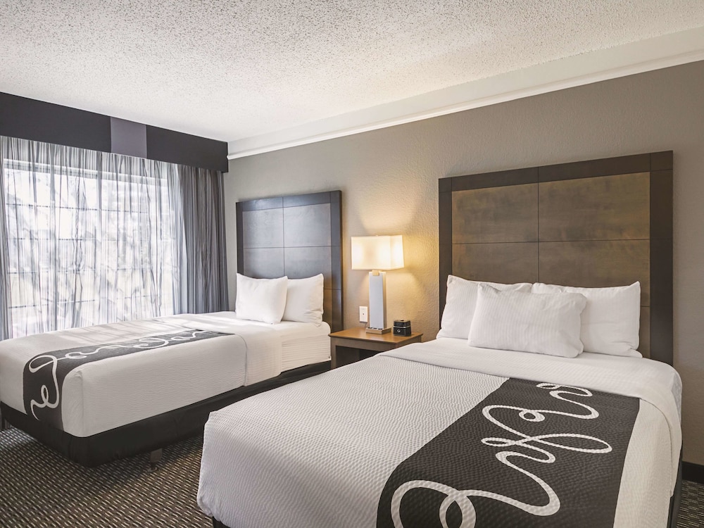La Quinta Inn and Suites by Wyndham Austin Near The Domain 17/52