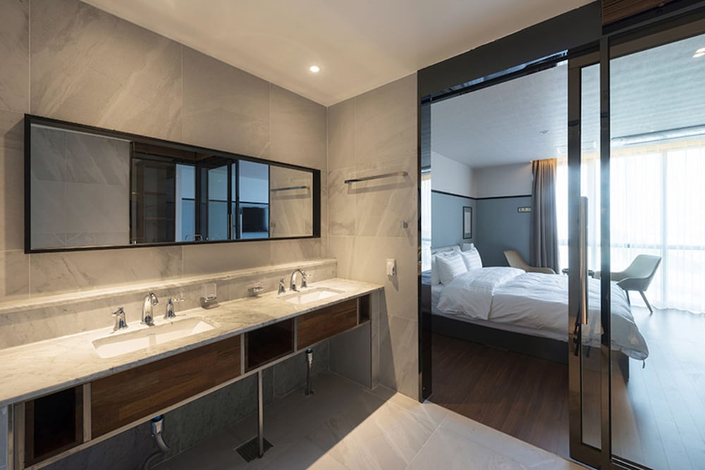 Brown-dot Hotel Sinho 35/38