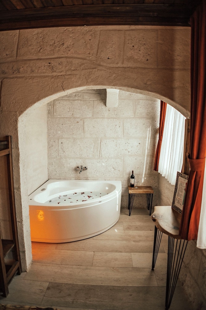 Snora Cave Cappadocia 50/50