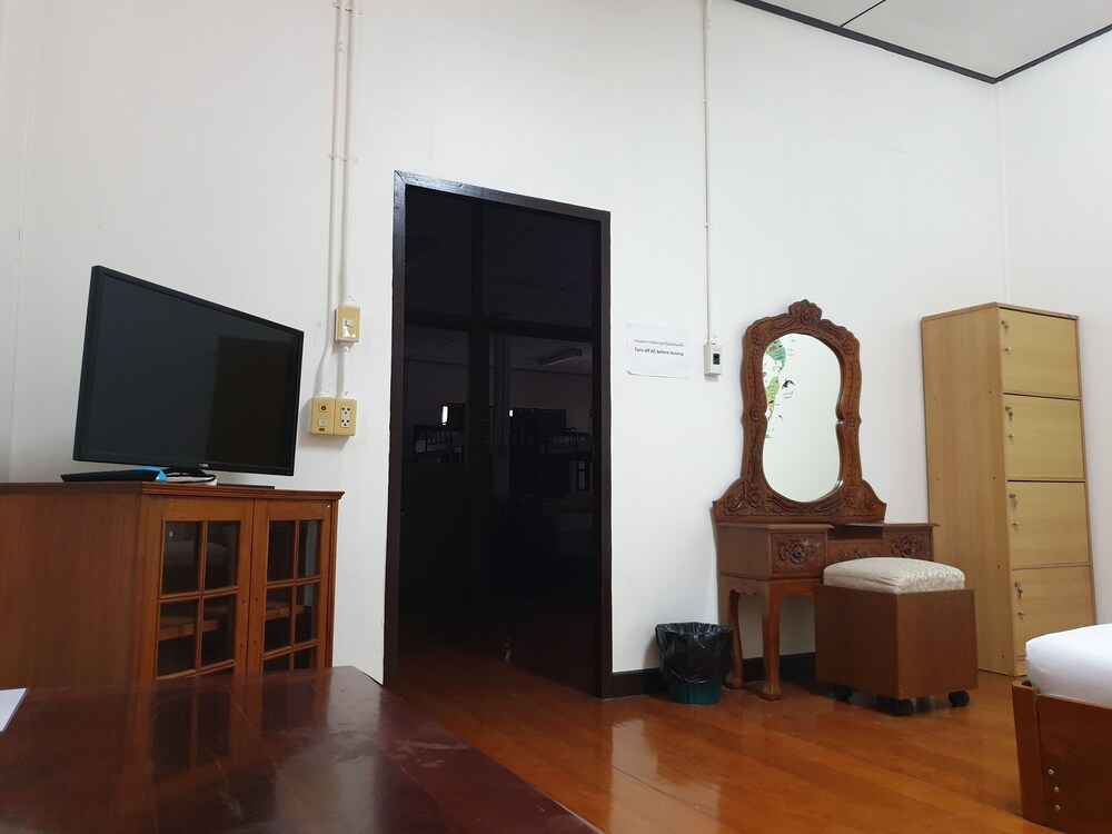Super Hostel 30/54
