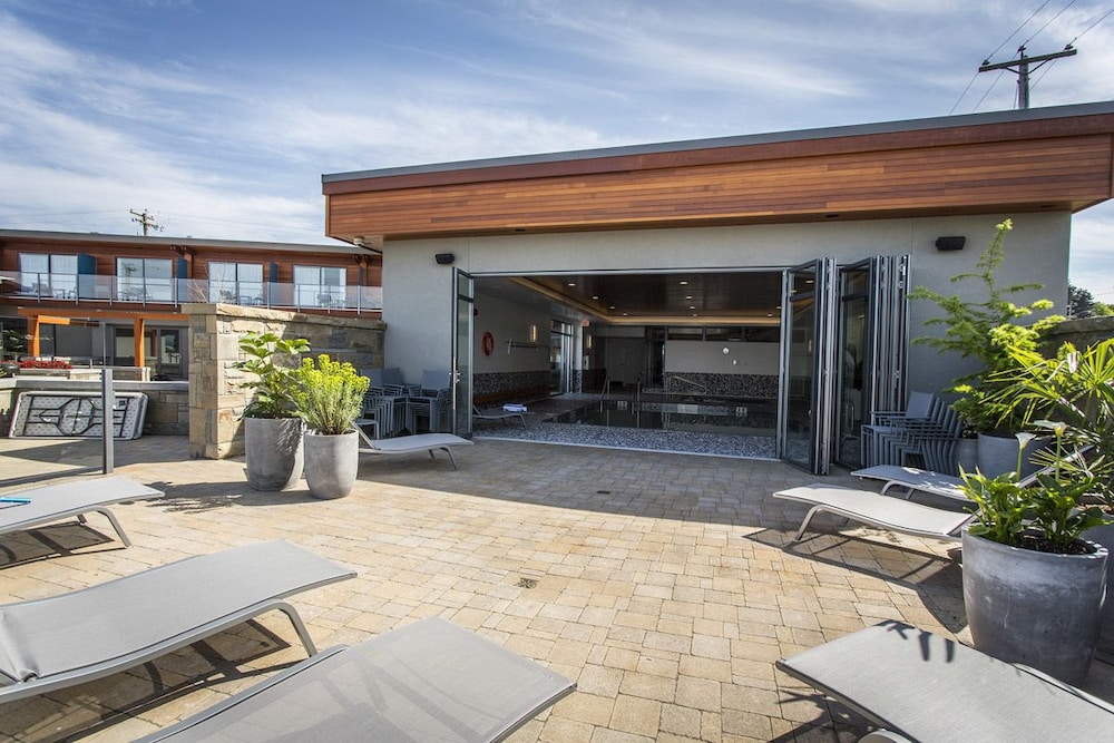 Qualicum Beach Inn 67/70