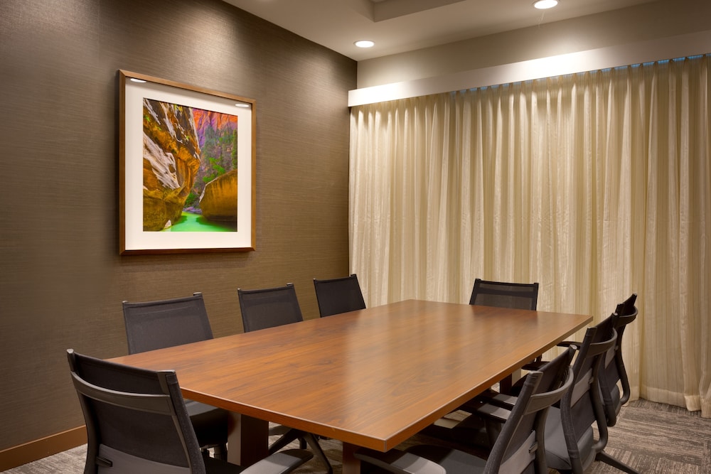 Hyatt Place St George 41/45