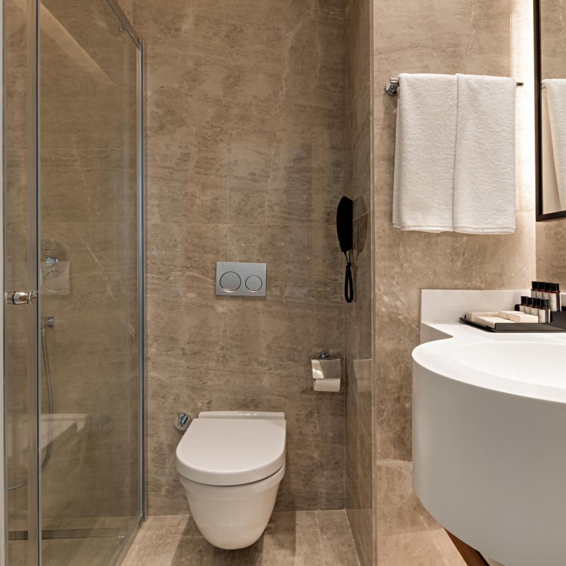 جناح بسرير كينج بغرفتي نوم، Gleam Collection Hotel 3/5