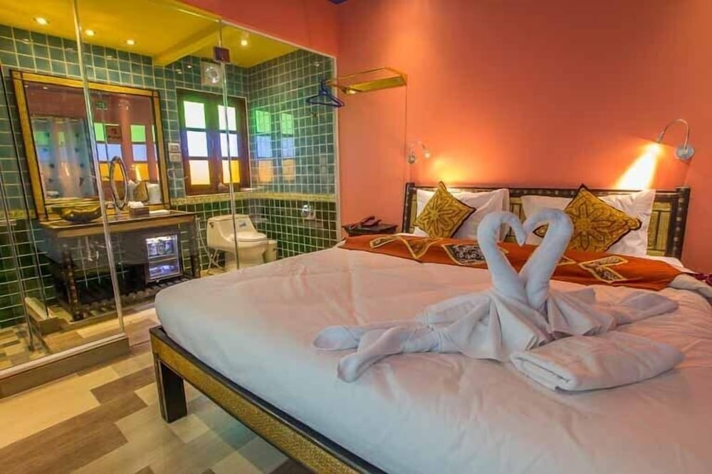DELUXE