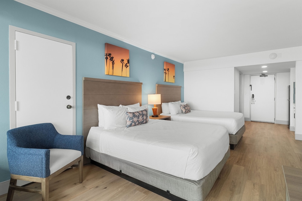 Deluxe, 2 Queen Beds, Ocean Front