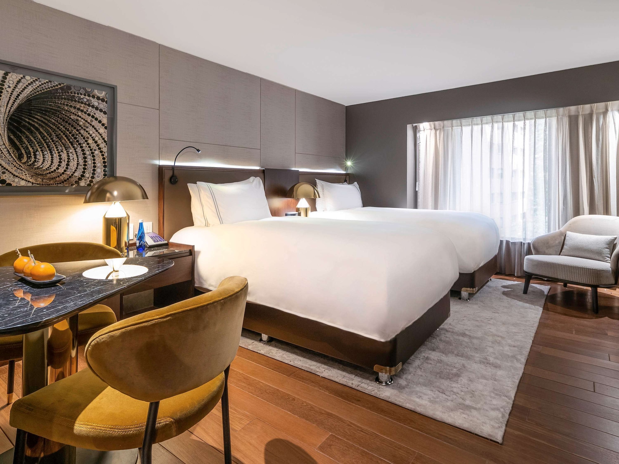 LUXURY, KING BED
