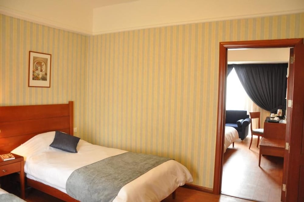 Ceasar S Park Hotel 8/50