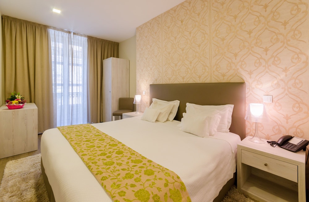 ROOM, DOUBLE BED