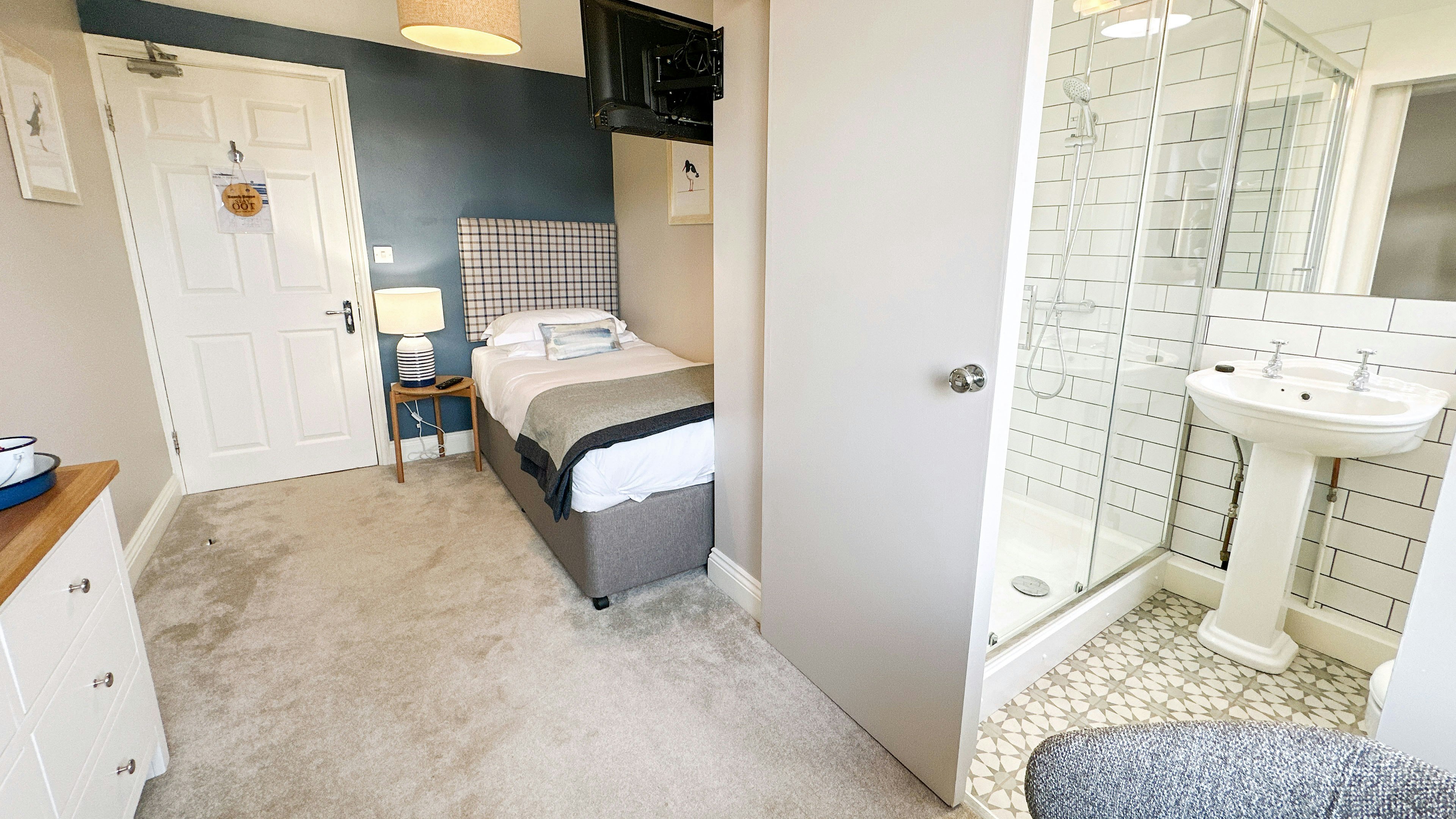 CBH Beach House Hotel 33/34