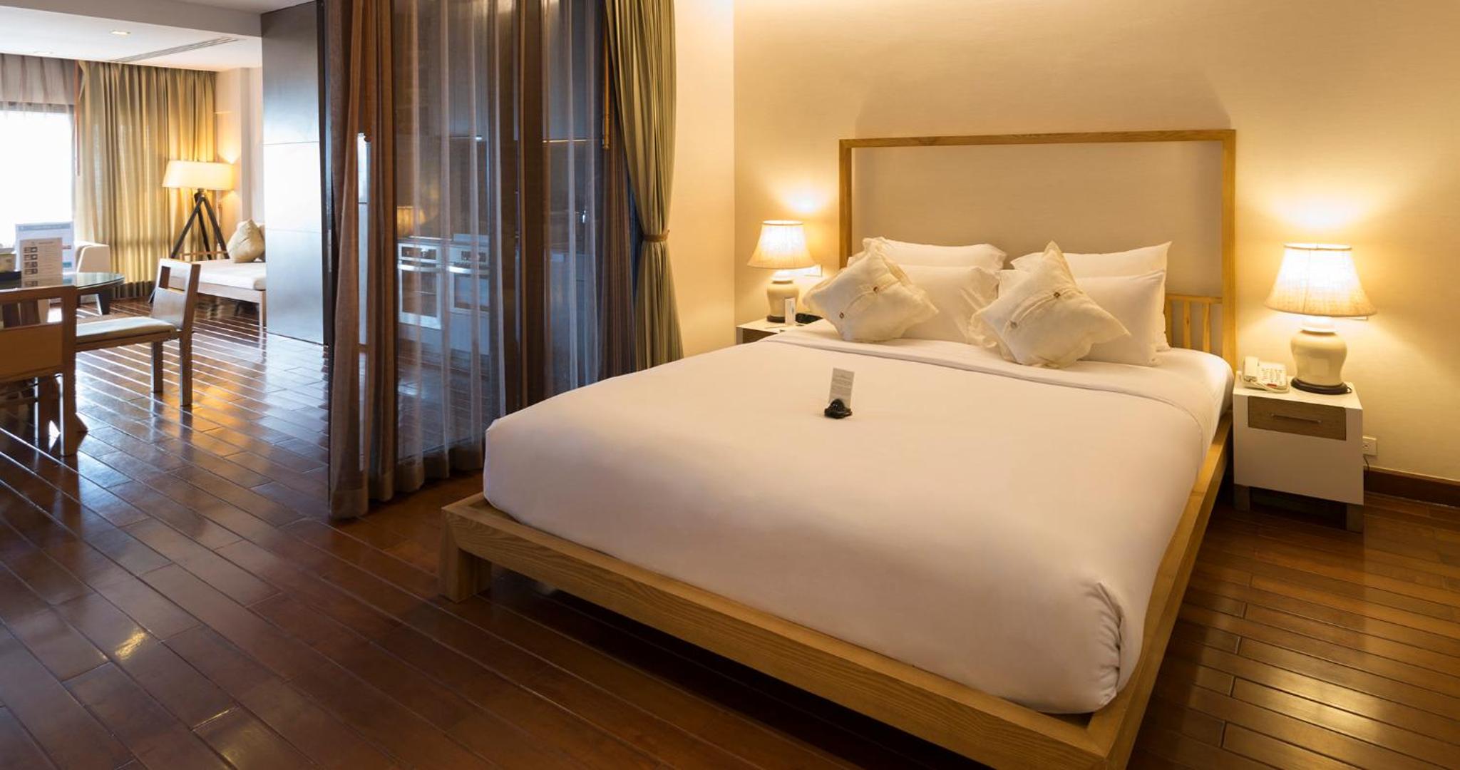 ONE BEDROOM DELUXE SEAVIEW SUITE