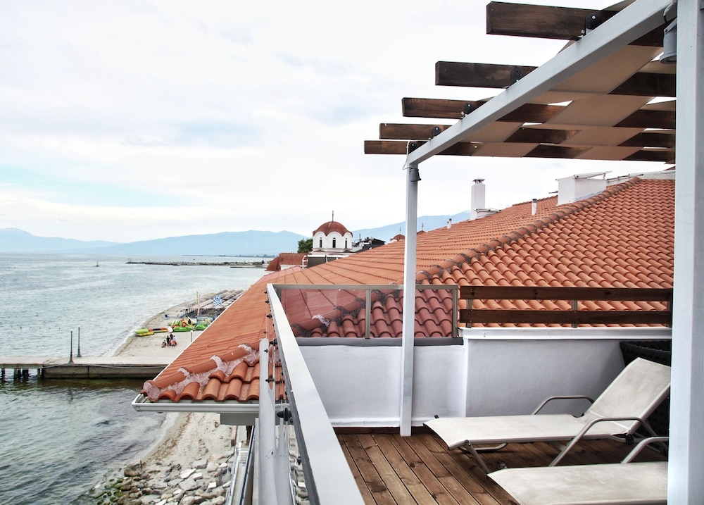 Paralia Beach Boutique Hotel 44/50