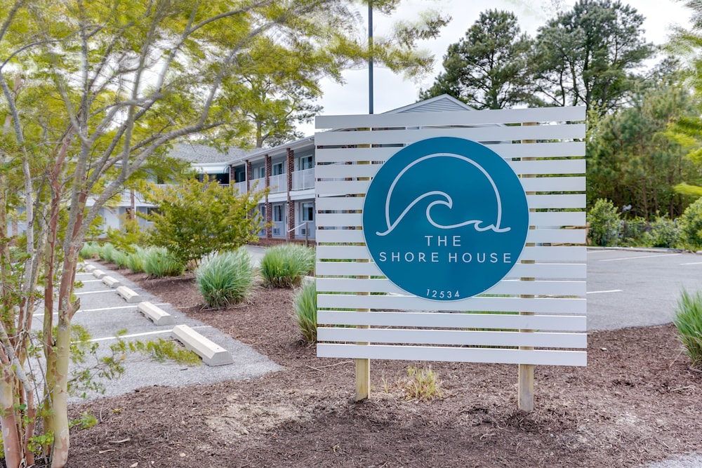 Bedtime Inn & Suites 27/28