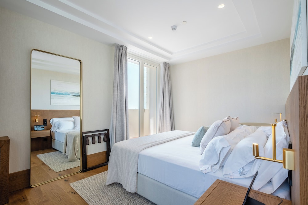Room, Queen Bed, City View