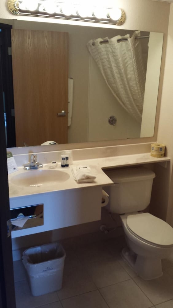 Americinn By Wyndham Madison Sd 22/23