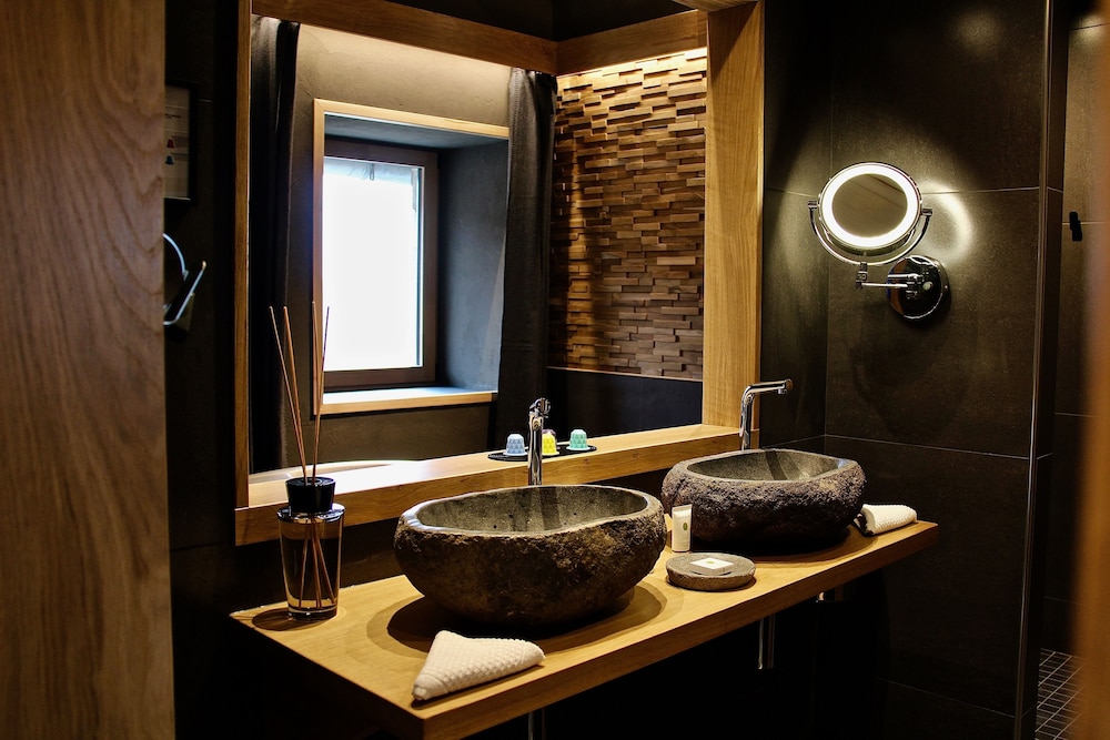 LE DOMAINE DES PRES VERTS SPA 46/50