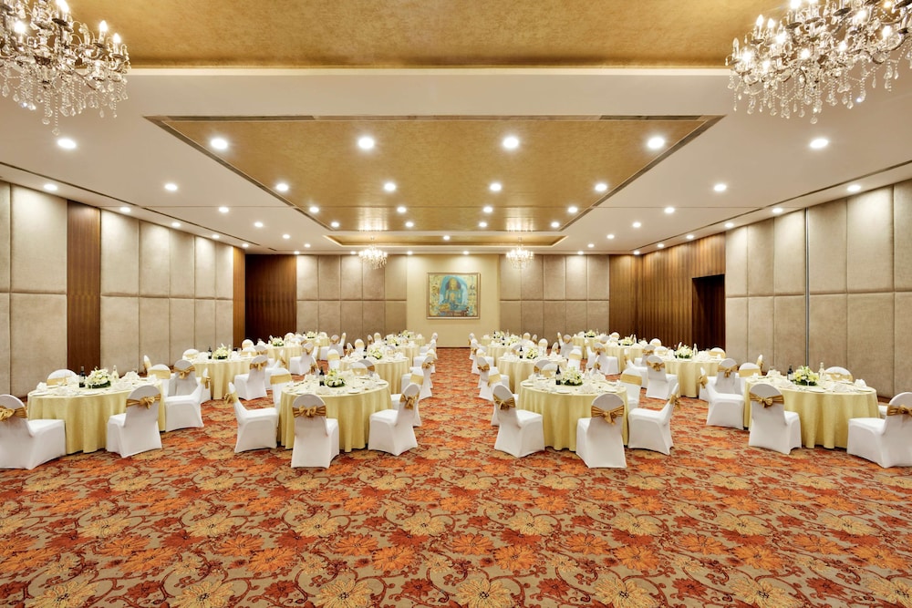 Radisson Blu Plaza Hotel Hyderabad Banjara Hills 65/73