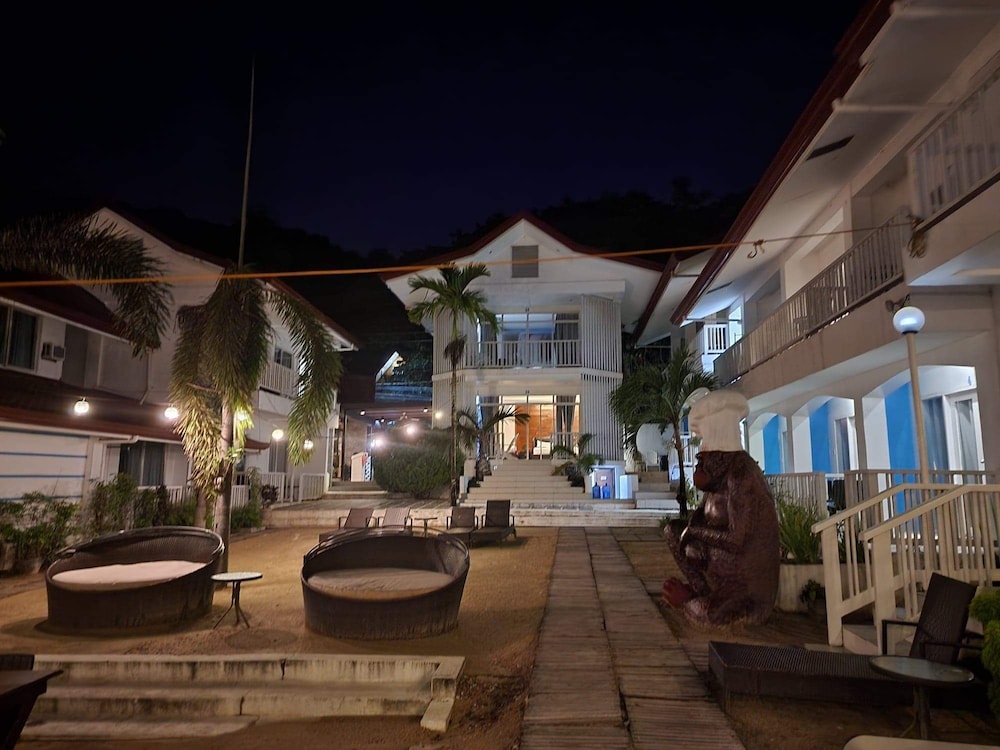 Stunning Republic Beach Resort 31/58