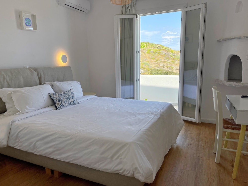 Panoramic, Apartment, 1 Queen and 1 Single Bed, Pool and Sea View, Sofa