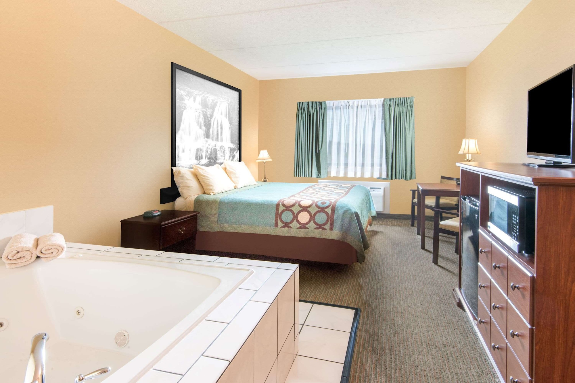 Deluxe, Studio, Suite, King Bed, Hot Tub