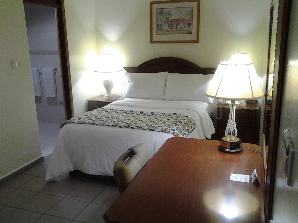 Micro Hotel Condo Suites 8/25