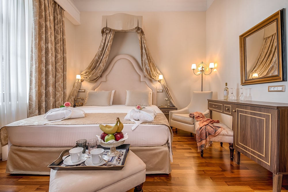 SPERVERI BOUTIQUE HOTEL 67/77